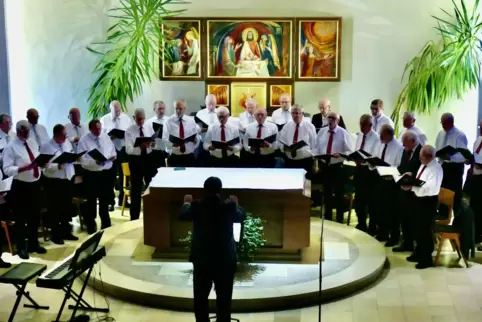Der Männergesangverein Rimschweiler singt sein letztes Konzert in der Kirche St. Johann. 