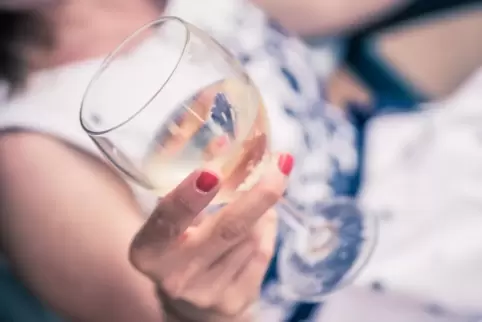 Laut Statistik konsumiert jede Frau im Schnitt einen halben Liter Wein in der Woche. 