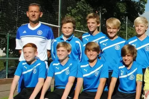 Von den Bambini bis zur B-Jugend war Alexander Seibel (stehend Erster von links) beim SC Hauenstein der Trainer seines Sohnes Ma
