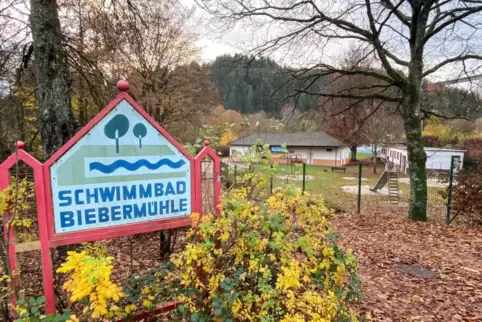 Ein Umbau des Freibads Biebermühle zum Naturschwimmbad hätte eine drastische Erhöhung der Verbandsgemeindeumlage zur Folge, befü
