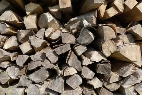 Brennholz verkauft sich weiter gut, aber die Nachfrage ist nicht mehr so extrem wie 2022. 