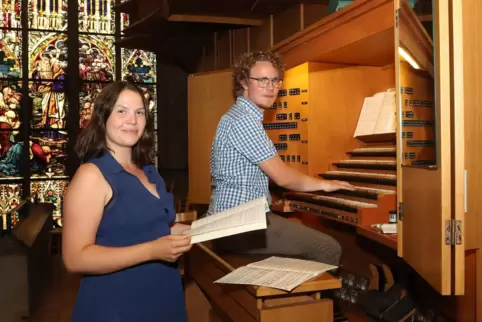 Wirken bei den Abendmusiken mit: Eva Landmesser (Sopran) und Willem Balk (Orgel).