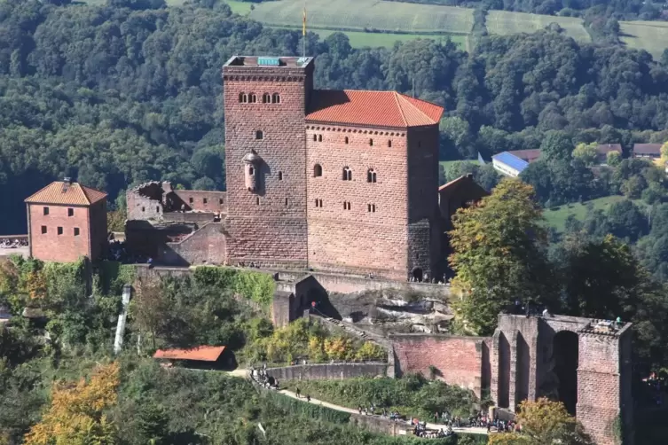 Heute ein Besuchermagnet, über Jahrhunderte aber nicht mehr als ein Steinbruch: die Burg Trifels.