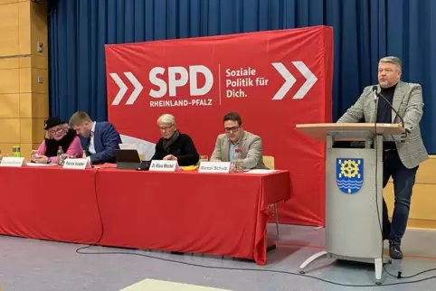 Die SPD Kaiserslautern hat ihre Kandidaten für die Stadtratswahl 2024 festgelegt. Patrick Schäfer (Zweiter von links) geht von P