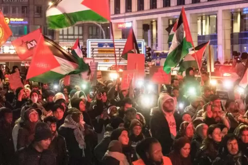 Neben Solidaritätsbekundungen mit Israel finden in Deutschland derzeit auch zahlreiche propalästinensische Demonstrationen statt