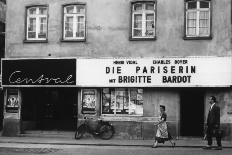„Die Pariserin“ in Oggersheim: Auch im „Central“ am Schillerplatz lockte in den 1950er-Jahren Brigitte Bardot ins Kino.