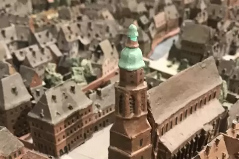 Ein Festungsmodell der Stiftskirche, das im Stadtarchiv Landau zu sehen ist. 