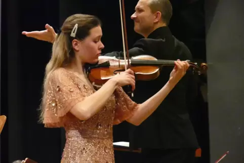  Die Violinistin Anna Schultsz und die Polnische Kammerphilharmonie Sopot sorgten für einen großartigen Konzertabend.