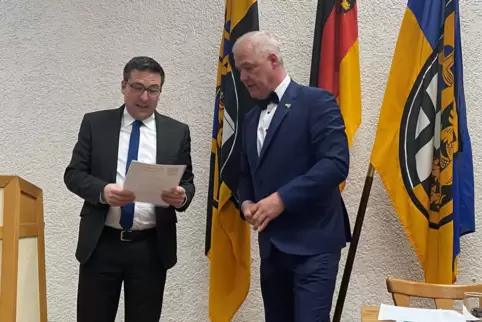 Ralf Hechler, Bürgermeister der Verbandsgemeinde Ramstein-Miesenbach (CDU), ist am Mittwochabend vom Ersten Beigeordneten Marcus