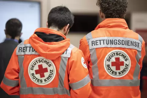 Sie retten Menschen und helfen in Notlagen: die Ehrenamtlichen des Deutschen Roten Kreuzes. 