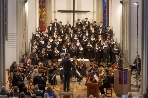 Jochen Steuerwald leitete das „Bach pur“-Konzert der Evangelische Jugendkantorei der Pfalz , mit dem Dresdner Barockorchester in