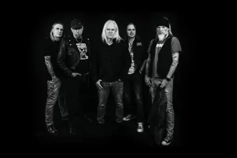 Die Zweibrücker AC/DC-Coverband Sin City: (von links) Frank Seiler (Gitarre), Patrik Apel (Bass), Hans Georg Portner (Gesang), J