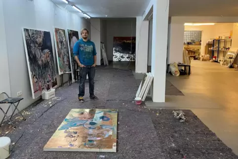 Benjamin Burkard in seinem neuen Atelier, einem ehemaligen Souvenirladen.