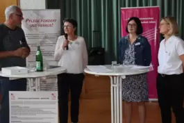 Ulrike Lahr, Christine Traxel und Britta Schwarz (von links) stellen sich den Fragen von Andreas Welte (Bistum Speyer). 