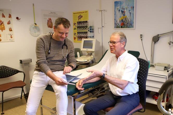 Allgemeinmediziner Stefan Pister (rechts) hat die Verantwortung seiner Praxis an Tilo Bächle übergeben.