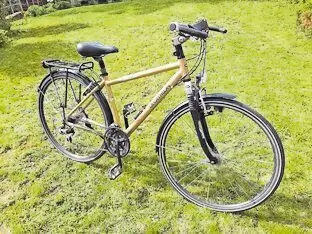 Zum Verkauf steht ein gut erhaltenes und gepflegtes Damen Sportrad mit 24 Gängen und einer Rahmenhöhe von 45cm . Das Rad verfügt