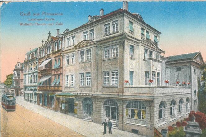 Eine Postkarte mit dem frühen Walhalla-Kino, damals einem der prachtvollsten Kinopaläste in Deutschland.