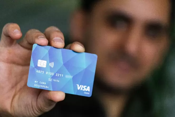 Gegenüber einer normalen Bankkarte sind die Funktionen der geplanten Bezahlkarte für Flüchtlinge eingeschränkt. So soll der Verb
