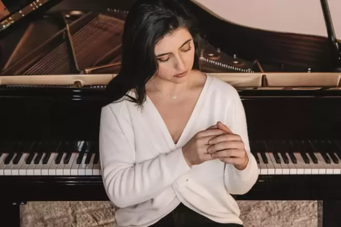 Die erst 32-jährige Sophie Pacini, von der Kritik gefeiert als »Idealbesetzung für die Klaviermusik des 19. Jahrhunderts«, ist d