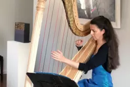 Wenn Silke Aichhorn in die Saiten greift, kann die Harfe ein komplettes Orchester ersetzen.