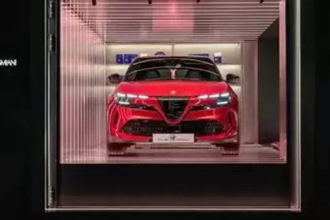 Wer im Glashaus aussteht: Alfa Romeo Junior, vormals Milano. 