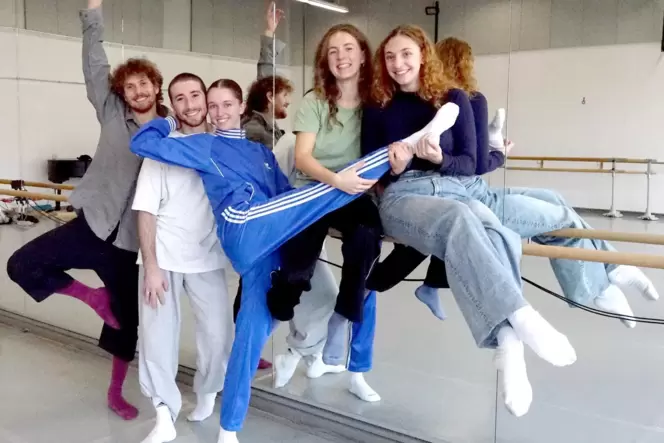 Die Tanzpraktikanten (von links): Guy Olszanski (geboren 2002, Israel), Gal Fridman (2003, Israel), Maxime Boel (2002, Niederlan