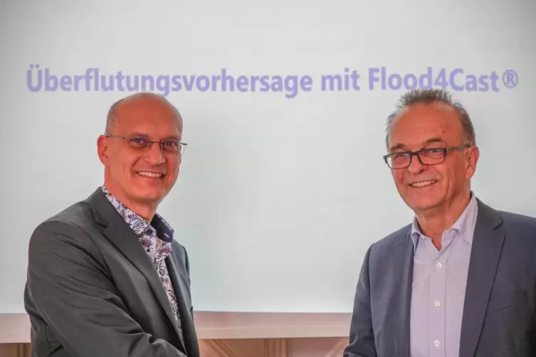  Jockgrims Verbandsbürgermeister Karl Dieter Wünstel (li.) und Landrat Fritz Brechtel beim Projektstart.