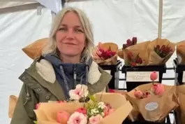Nicole Schenkel-Zureikat ist mit ihrem Blumenstand erst seit wenigen Wochen wieder auf dem Lauterer Wochenmarkt vertreten. 