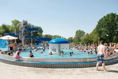 Das Ludwigshafener Freibad am Willersinnweiher startet so spät wie kein anderes Bad in der Region in die Saison.