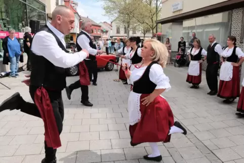 Die Folkloretänzer aus Frankfurt sind wieder dabei.