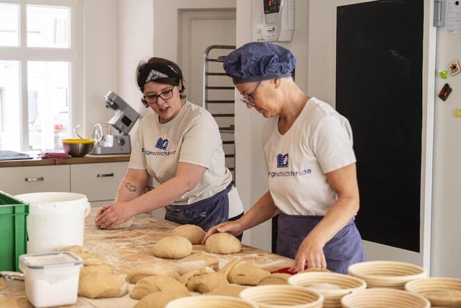 Marie Bochmann (links) übernimmt die Bäckerei »Brotgeschichten« von Verena Rappaport.