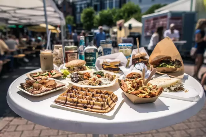 Frische Vielfalt: Bei Streetfood-Festivals wird nach Herzenslust geschlemmt.