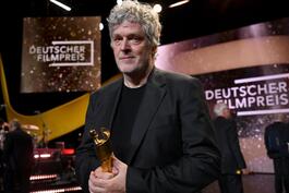 Matthias Glaser, Regisseur von „Sterben“ freut sich über die Lola in Gold für den besten Spielfilm. 