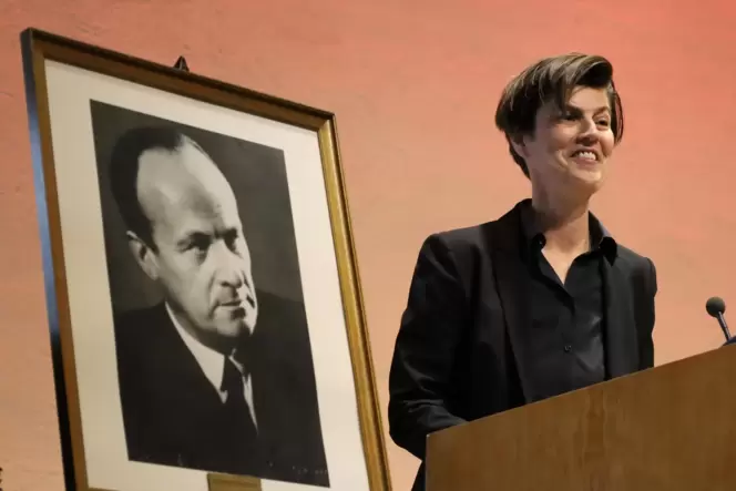 Preisträgerin 2023: Carolin Emcke bei ihrer Rede im Freinsheimer Von-Busch-Hof.
