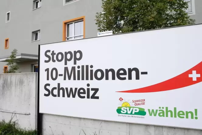 Plakat der SVP: Schon bei den Parlamentswahlen im Oktober warb die Partei mit einer Kampagne gegen Migration.