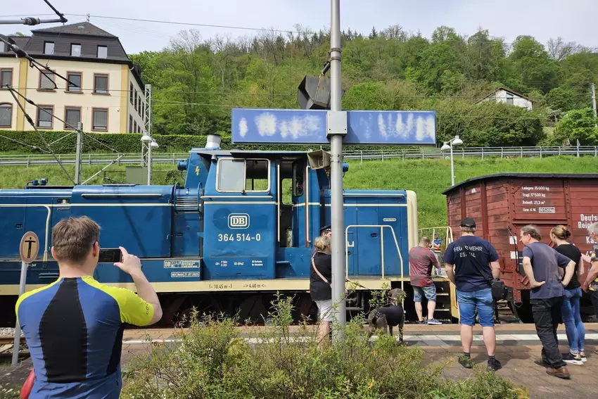 Beliebtes Motiv: Selbst wenn keine Dampflok im Einsatz ist, wird der Zug auch von Fotografen in Lambrecht erwartet.