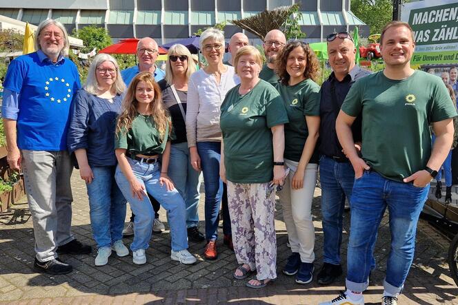 Das grüne Team am Freitag im Hackgarten. In der Mitte Europaabgeordnete Jutta Paulus.