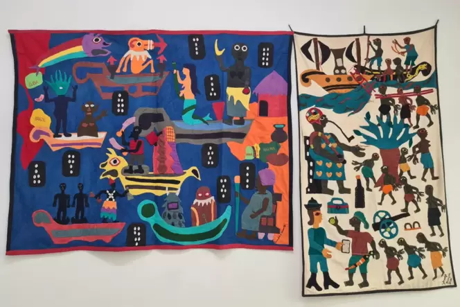Die Quilt-ähnlichen Arbeiten stammen von François Codjo Yêmadjè, ein Künstler aus Benin,.