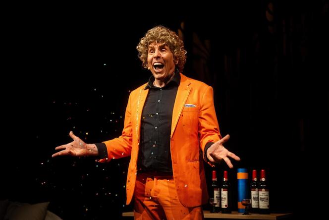 Hat zwölf orangefarbene Anzüge im Kleiderschrank: Comedy-Zauberer Ted Louis.