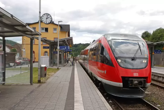 Am Wochenende fallen mehrere Regionalbahnen (hier im Bahnhof Rockenhausen) aus.