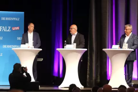 Martin Brandl (CDU), Ziya Yüksel (SPD) und Bernd Schattner (AfD; von links) stellten sich ebenso den Fragen der Moderatoren wie 