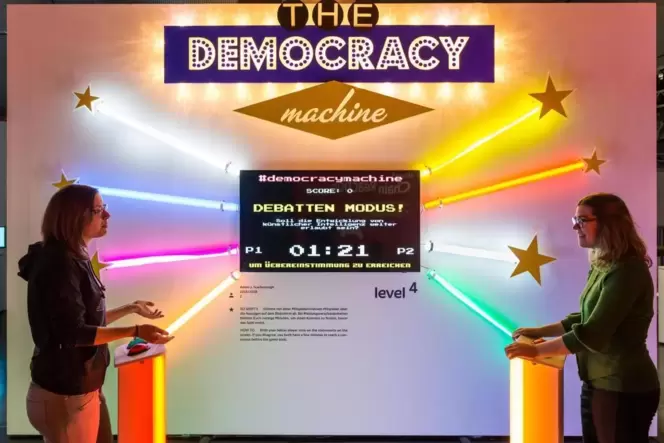 Spieler sollen bei »The Democracy Machine« Position beziehen und miteinander argumentieren.