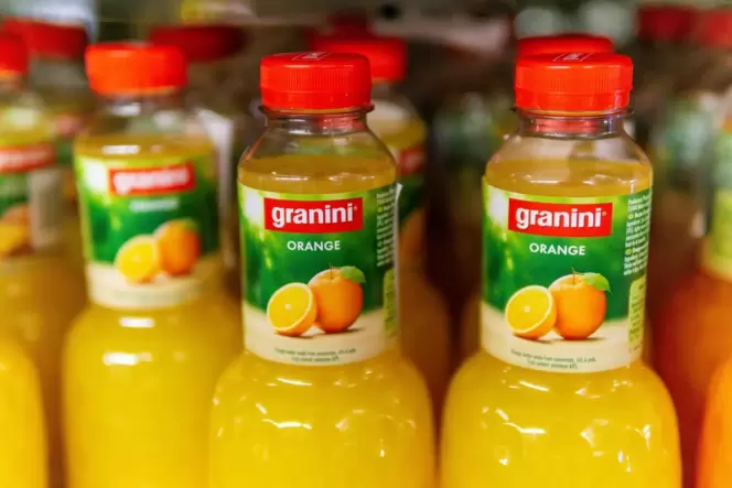 Weist jetzt mehr Zucker auf: Der Getränkehersteller Eckes-Granini mischt mehr Zuckerwasser in seinen Orangensaft, hält den Preis