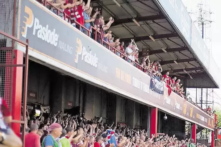 1000 Fans feuerten den FCK gestern in Brentford an. 
