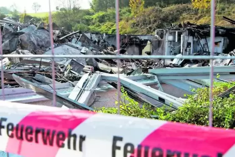 Der Aldi-Markt im Gewerbegebiet Pfingstweide in Wolfstein ist völlig zerstört.