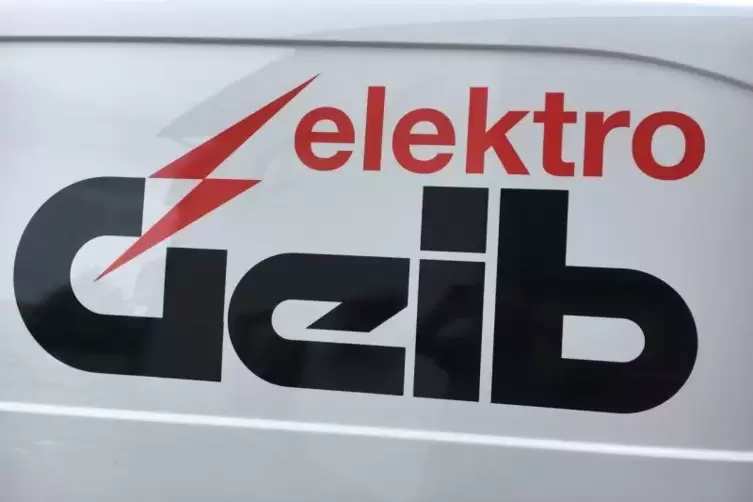 Der gestohlene Peugeot Boxter mit Hochdach trägt einen auffälligen Schriftzug der Firma Elektro-Geib. Foto: frei 