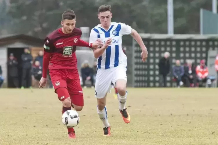 Torschützenkönig der U19-Bundesliga Süd/Südwest: der in Merzig geborene albanische U21-Nationalspieler Valdrin Mustafa (links). 