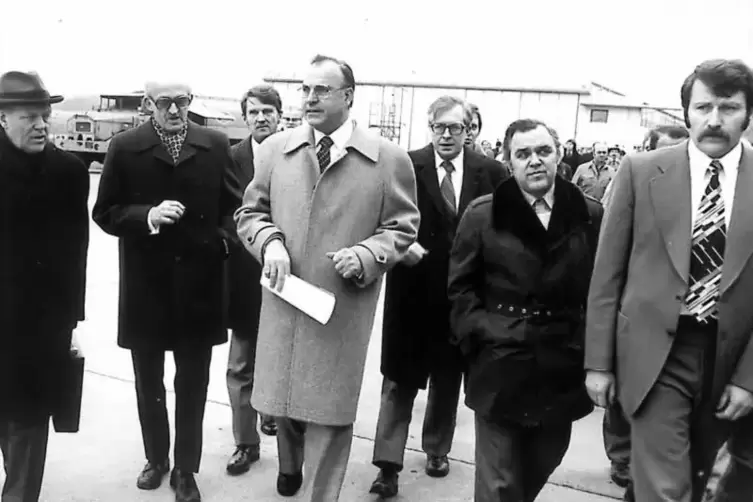 1970er Jahre: mit Arbeitnehmervertretern beim Arbeitskampf der früheren Pfalz-Flugzeugwerke.