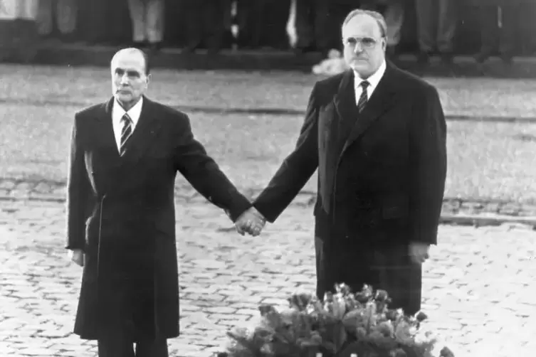 Kohl und Mitterrand in Verdun.