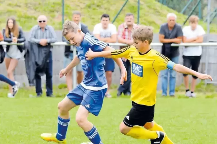 Im Kreispokal-Endspiel standen sich bei den D-Junioren der SV Hermersberg und die SG Rieschweiler gegenüber. In dieser Szene ver